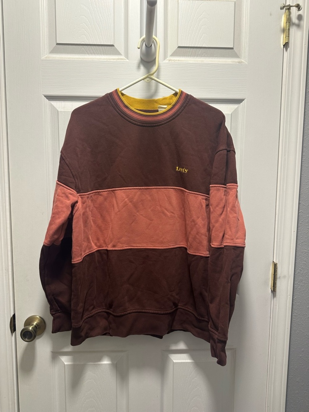 Levi's Men's Maroon and Coral Colorblock Crewneck Sweatshirt